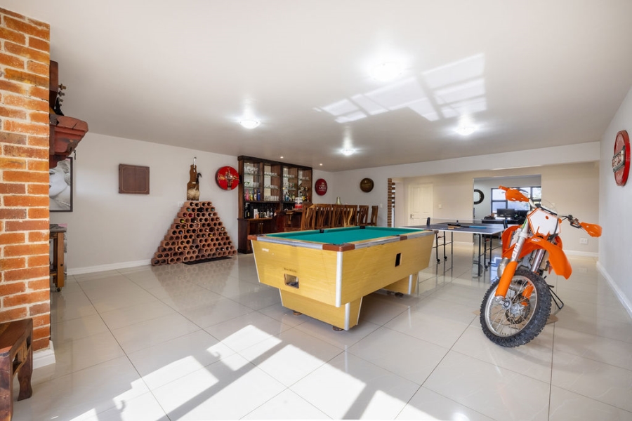 6 Bedroom Property for Sale in Stellenbosch Farms Western Cape